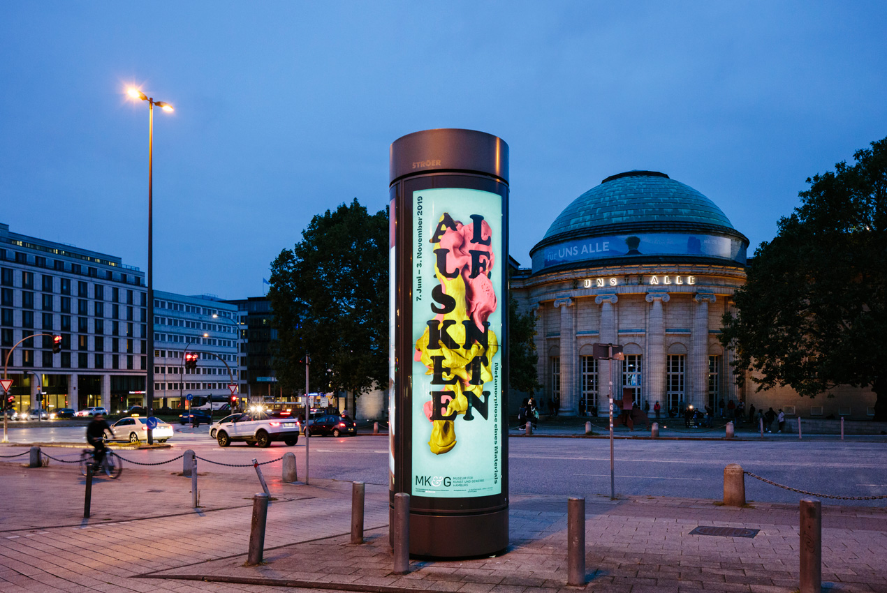 Backlit Citylight poster for the exhibition 'ALLES KNETEN – Metamorphose eines Materials' in Hamburg